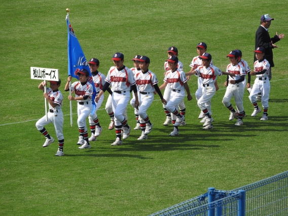 第23回春季中四国大会の開会式が坊っちゃんスタジアムで開催されました